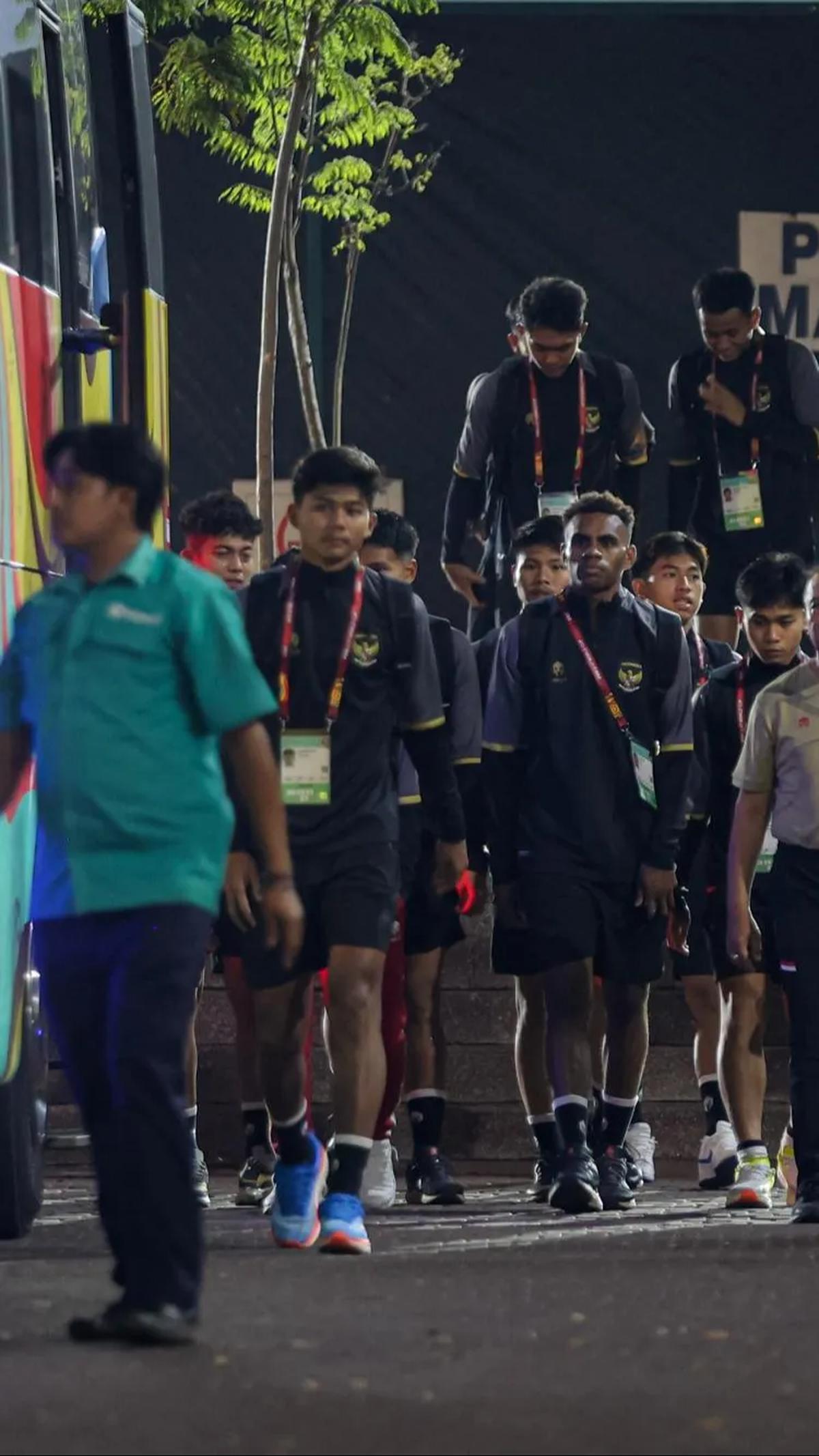 Sesi latihan tersebut berlangsung selama dua jam lebih dan tertutup dari media.