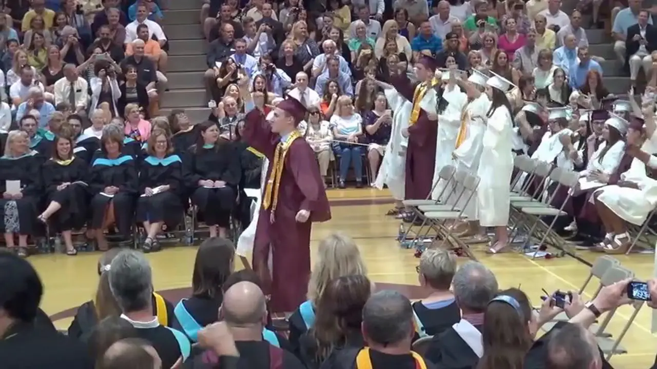 Nah, Ini Wisuda Heboh Anak Sekolah 