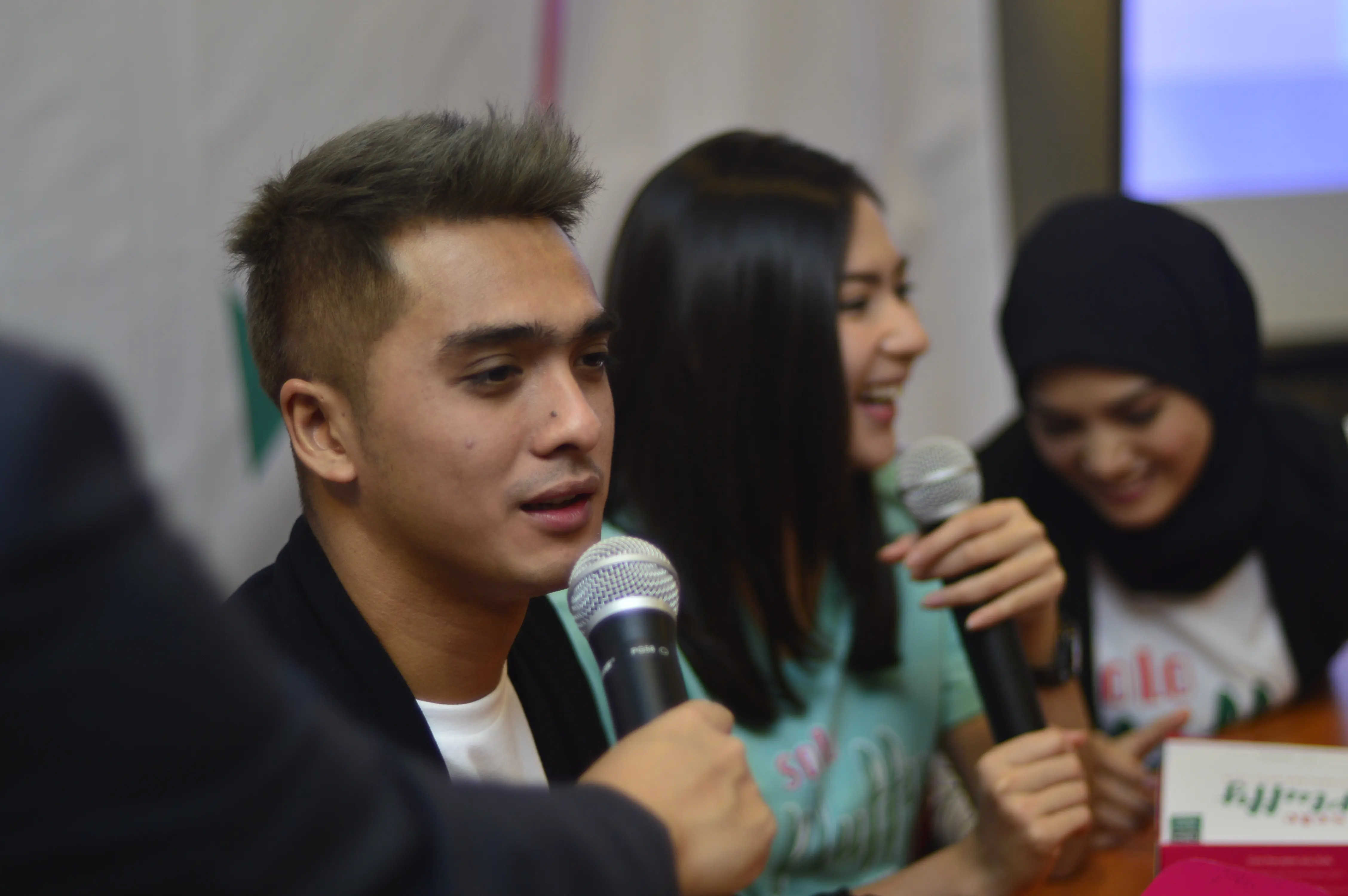 Jessica Mila ditemani Ricky Harun dan Herfiza Novianti ketika meet and greet dan jumpa insan media dan foodblogger di Solo. (Istimewa)