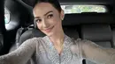 Salah satu sahabat yang turut  hadir adalah Enzy Storia. Dia bahkan dipercaya mendampingi Febby Rastanty di momen akad nikah. [@enzystoria/@philipekarunia].