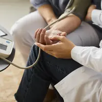 Ilustrasi Diet Approach to Stop Hypertension atau DASH adalah diet yang dirancang untuk pasien hipertensi atau tekanan darah tinggi. Foto: Freepik.