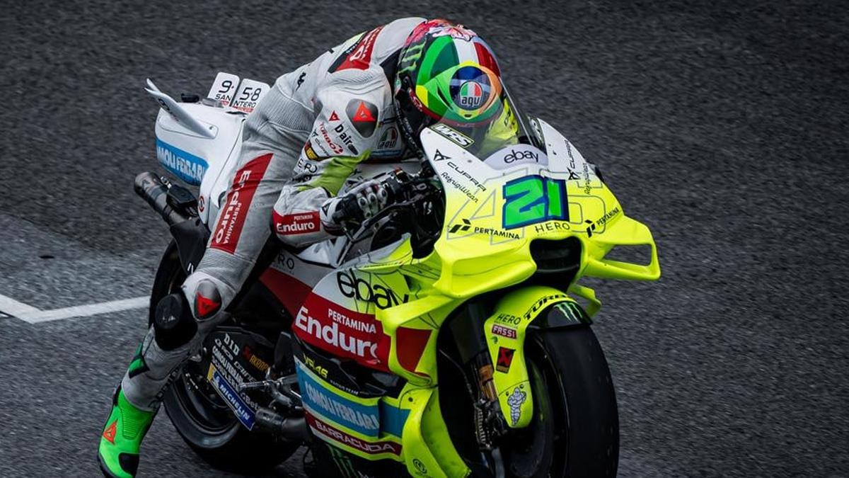 Pembalap Tim Valentino Rossi Yakin Bisa Bersaing di Posisi Teratas pada MotoGP 2025