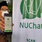 Salah seorang santri menunjukkan aplikasi perpesanan digital NUChat usai launching. Foto (Liputan6.com / Panji Prayitno)