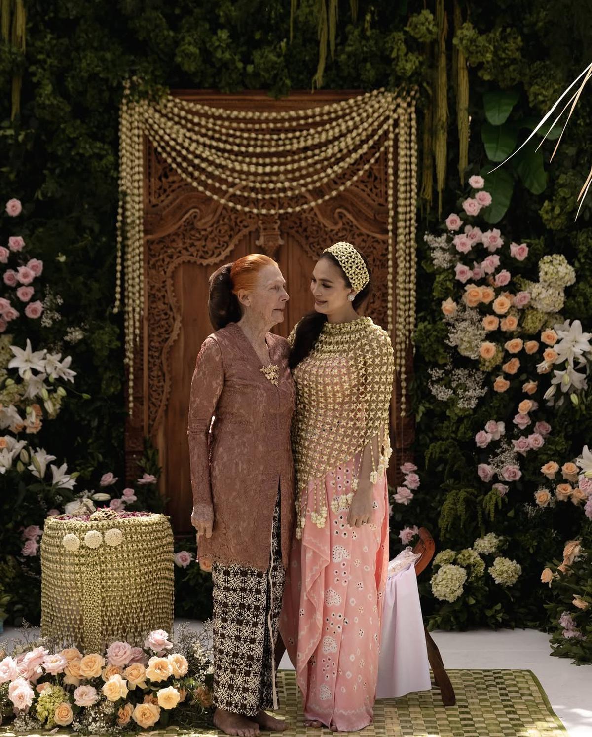 Prosesi Siraman Luna Maya