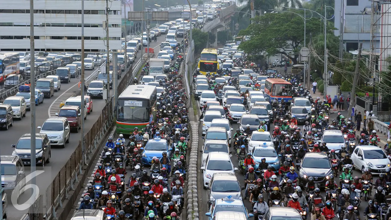 Indonesia akan menikmati bonus demografi di mana jumlah penduduk usia produktif akan lebih besar pada periode 2020-2030.