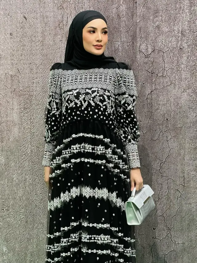 Gaun Motif Hitam Putih