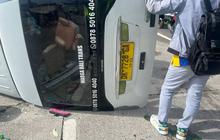 Mobil Travel Terguling di Tol Bali Mandara, 13 WNA China Terluka