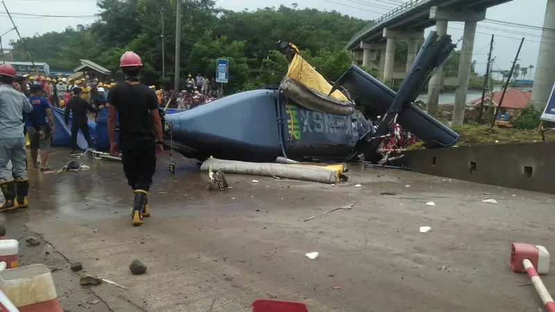 Helikopter jatuh di area tambang di Desa Fatufia, Bahodopi, Morowali, Sulawesi Tengah