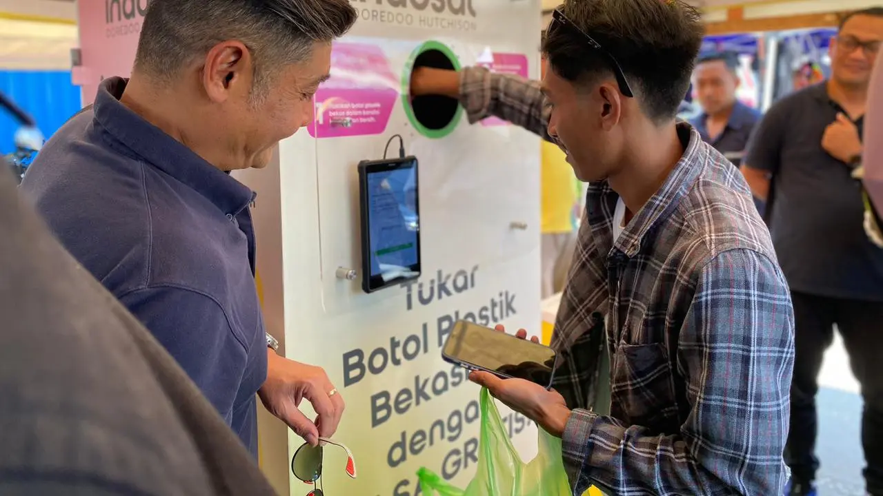 Indosat mengubah Sampah Jadi Pulsa