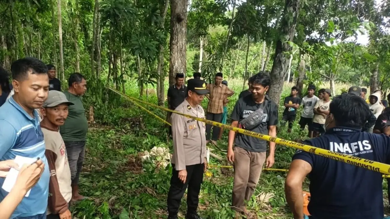 Warga Desa Mattoanging, Kecamatan Tellu Siattinge, Kabupaten Bone, Sulawesi Selatan digegerkan dengan penemuan janin bayi berjenis kelamin perempuan.