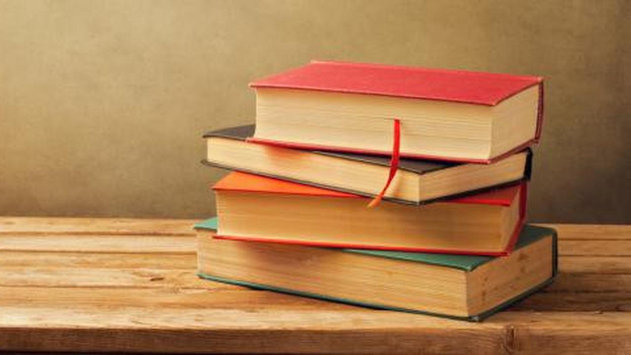 Tips mengeringkan buku setelah terendam banjir