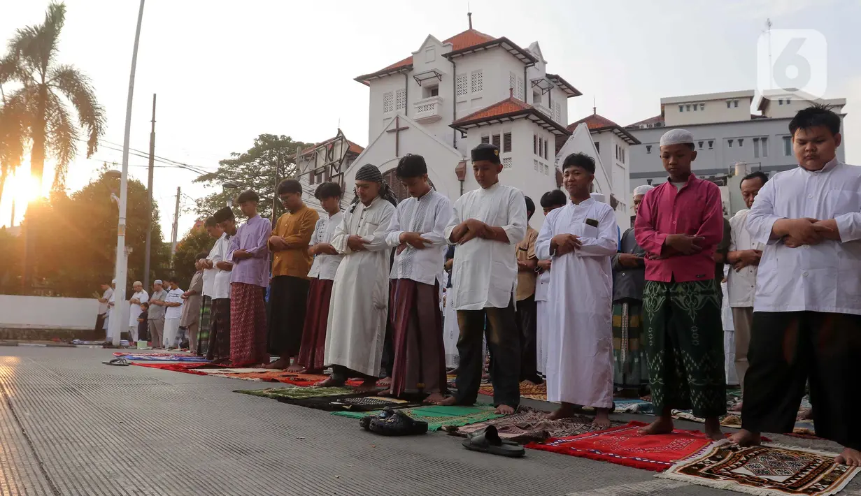 Lokasi ini rutin digunakan sebagai tempat salat salat Idul Adha maupun Idul Fitri pada setiap tahunnya. (Liputan6.com/Herman Zakharia)