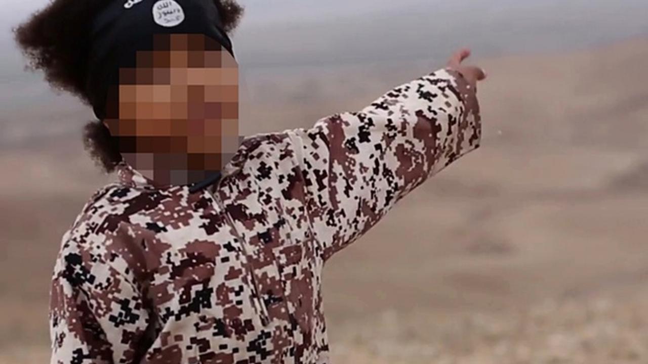 Aparat Inggris sedang menyelidiki identitas pemuda dan bocah yang tampil dalam video terkait ISIS