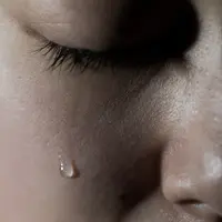 Wanita Jepang rela membayar pria tampan untuk menemaninya menangis, kenapa ya? (Sumber Foto: dailynewsegypt)