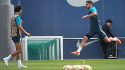 Setelah memenangkan leg pertama atas PSG di Paris, Barcelona difavoritkan untuk melaju ke empat besar. (Josep LAGO / AFP)