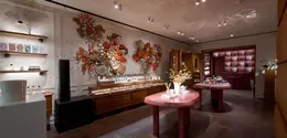 Diptyque membuka butik 92 m2 di Plaza Indonesia, Jakarta. Dirancang bak rumah seniman Paris, ruang ini memadukan estetika Paris dan seni Indonesia