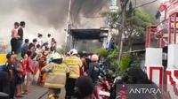 Kebakaran di Palmerah Jakarta Barat. Gulkarmat Jakarta Barat.
