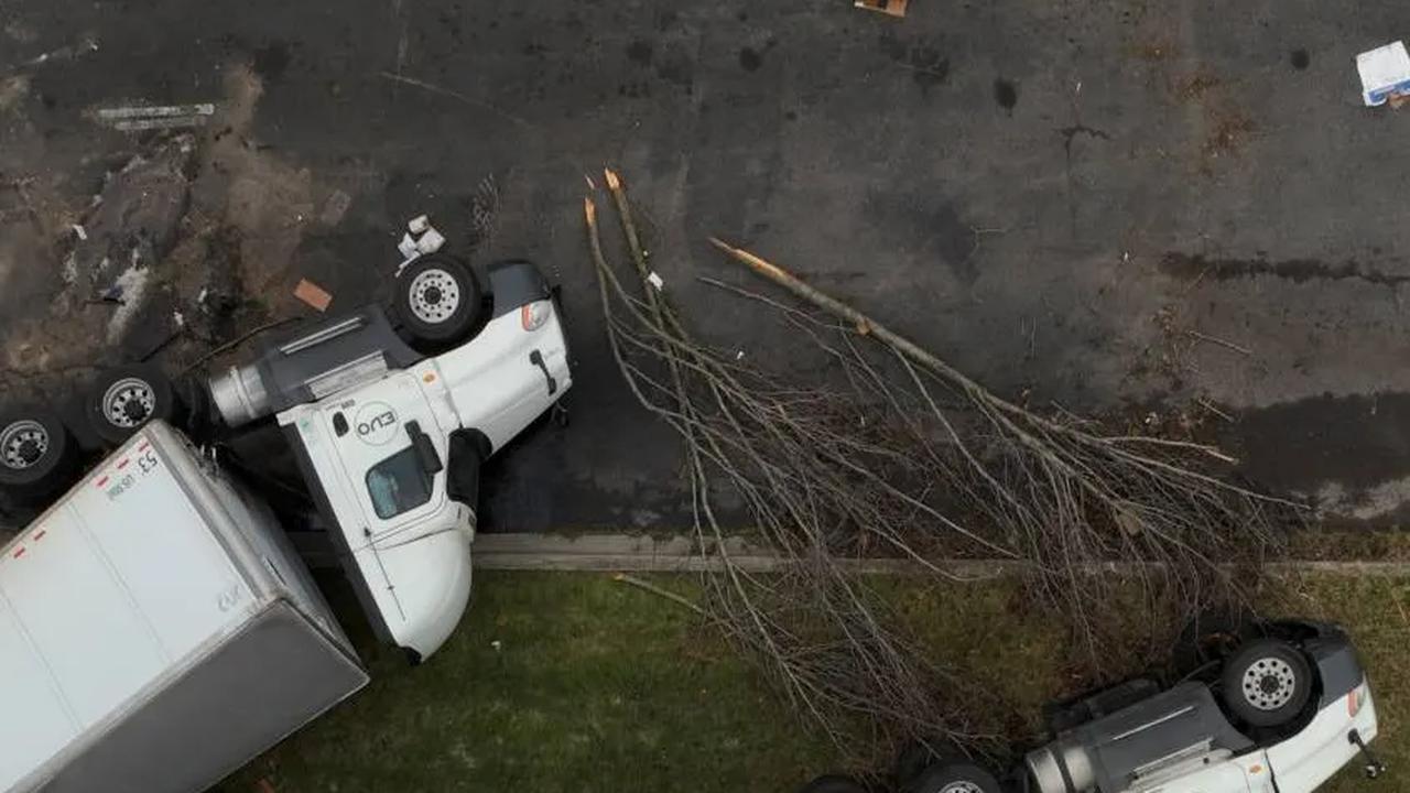 FOTO: Potret Kehancuran Amerika Serikat Usai Hantaman Tornado Dahsyat, Puluhan Ribu Penduduk Hidup Tanpa Listrik
