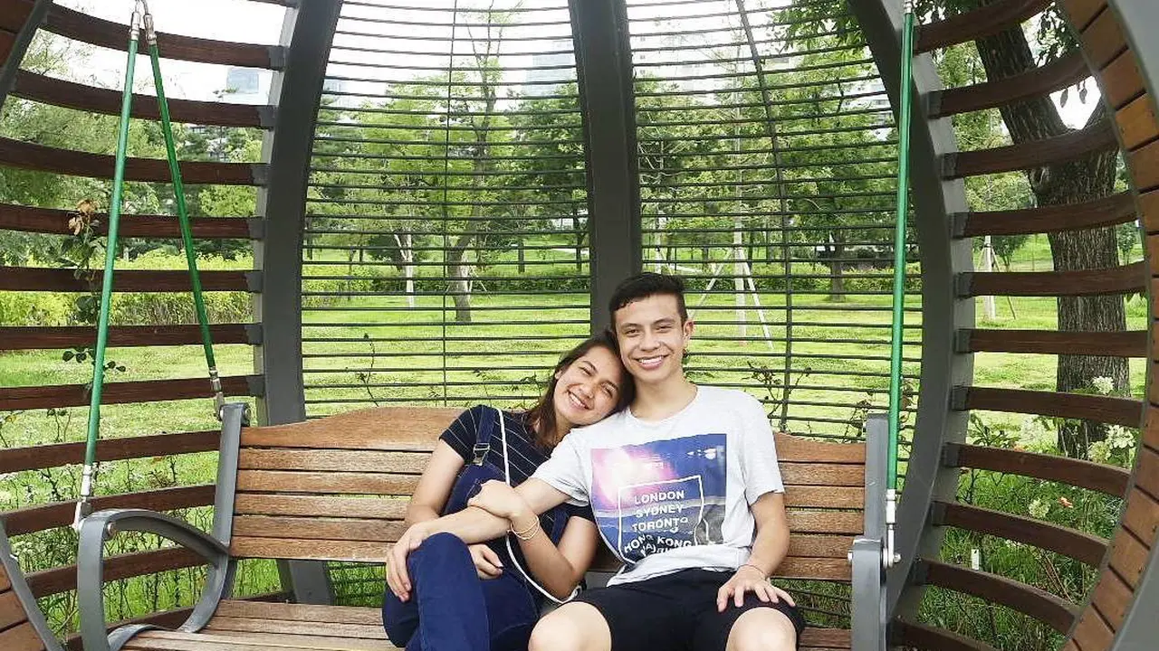 Dhea Annisa atau Dhea Imut