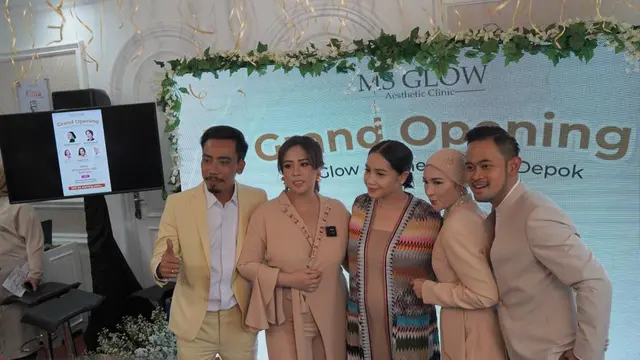 Shandy Purnamasari bersama dengan sang suami Gilang Widya Pramana mendampingi Nagita Slavina