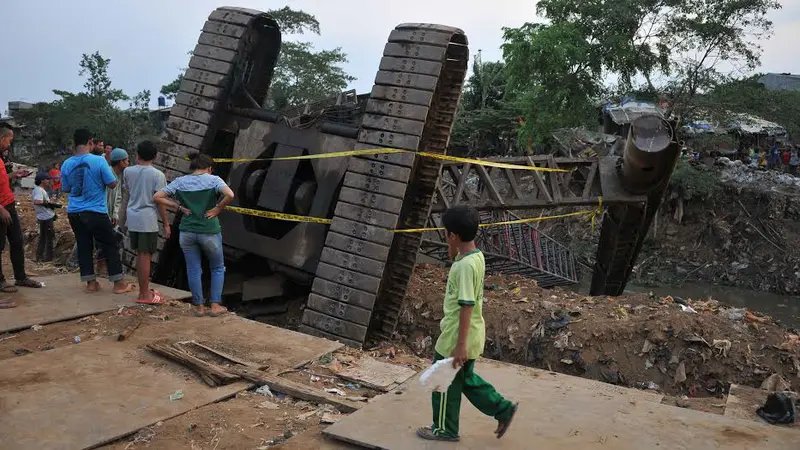 20151001-Crane Ambruk-Kampung Pulo-Kali Ciliwung