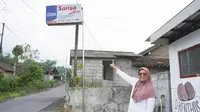 Rini Handayani di depan rumah produksi Sarisa Merapi (Foto: Liputan6.com/Anugerah Ayu).