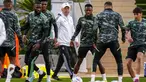 Pelatih Real Madrid Carlo Ancelotti memantau sesi latihan di Complexe Mohammed VI Football di Rabat, Maroko, Jumat (10/2/2023).  Real Madrid akan menghadapi Al Hilal di Prince Moulay Abdellah Stadium pada final Piala Dunia Antarklub, Minggu (12/2) jam 02:00 WIB. (AP Photo/Manu Fernandez)