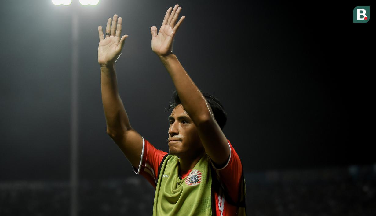 Raut wajah sedih dari gelandang Persija Jakarta, Hanif Sjahbandi yang melakukan laga nostalgia saat bertandang ke Stadion Kanjuruhan melawan klub lamanya Arema FC, Minggu (28/8/2022). (Bola.com/Iwan Setiawan)