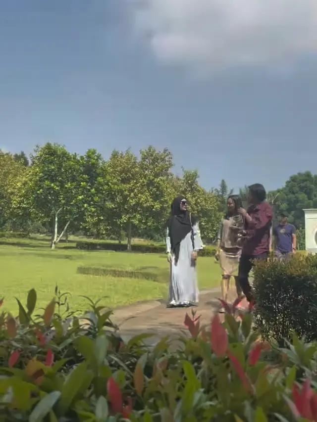 Clara Shinta Beli Kain Kafan dan Makam