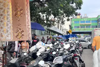 Salah satu titik parkir liar di Pasar Tanah Abang. (Liputan6/Nur Azmi)