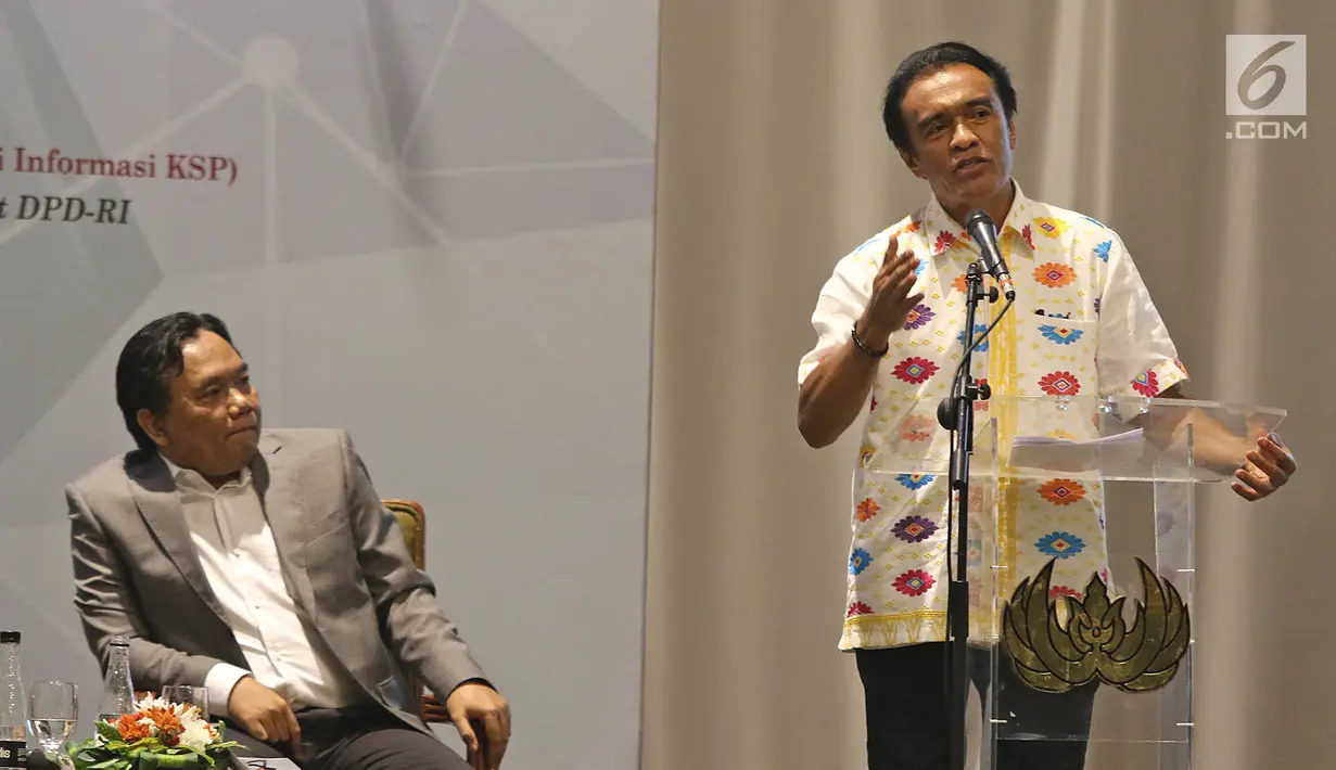 Mantan anggota DPD RI La Ode Ida memberi sambutan pada diskusi panel, di Jakarta, Senin (16/9/2019). Diskusi mengangkat tema merajut Sinergi DPD RI dan Indonesia Sentris Jokowi. (Liputan6.com/Herman Zakharia)