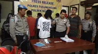 Seorang remaja ditetapkan sebagai tersangka pengedar narkoba di Tulungagung, Jawa Timur (Zainul Arifin/Liputan6.com)