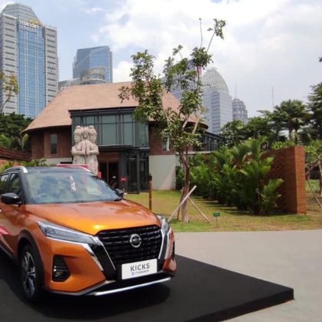 nissan kicks e power vs toyota corolla