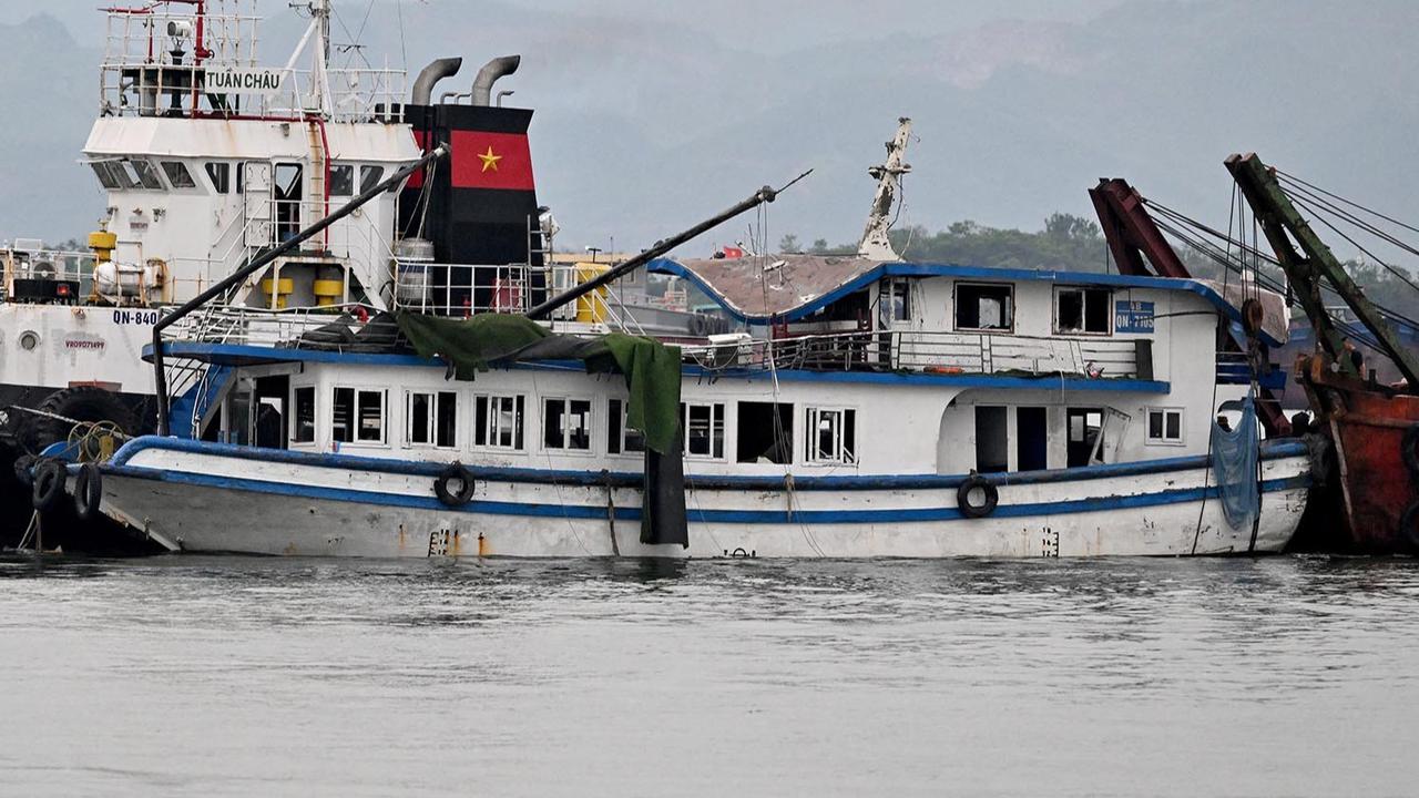 FOTO: Kapal Wisata Terbalik di Teluk Ha Long, Puluhan Wisatawan Tewas