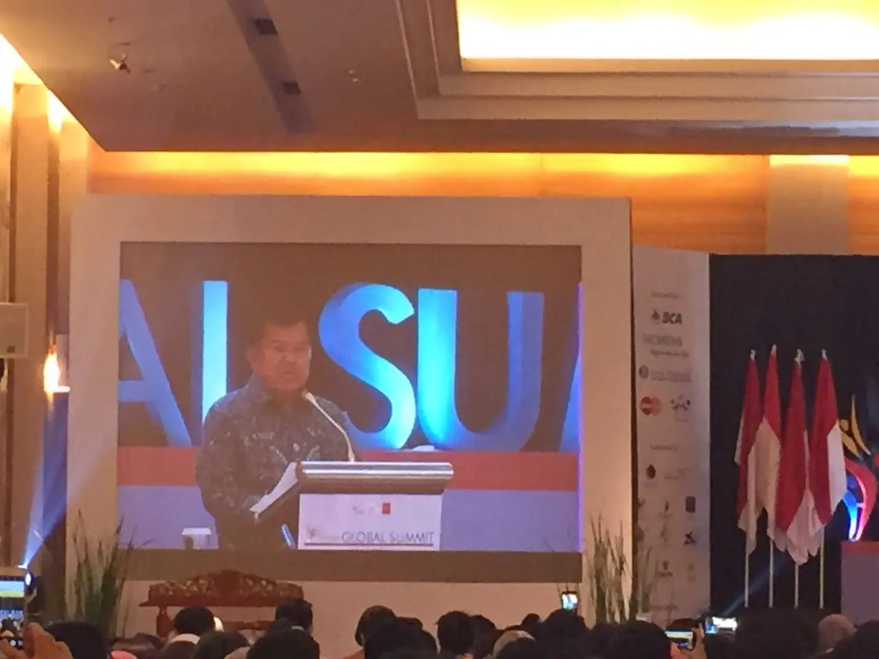 Wakil Presiden Republik Indonesia Muhammad Jusuf Kalla saat menyampaikan sambutan di depan diaspora Indonesia (/Teddy Tri Setio Berty)