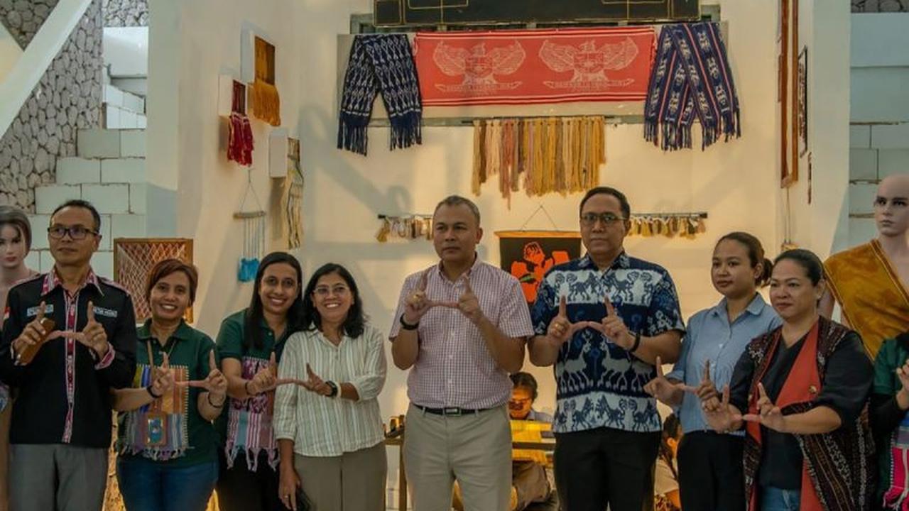 Undana Dorong Pengembangan Tenun Ikat NTT sebagai Produk Ekonomi Kreatif Modern Bernilai Tinggi