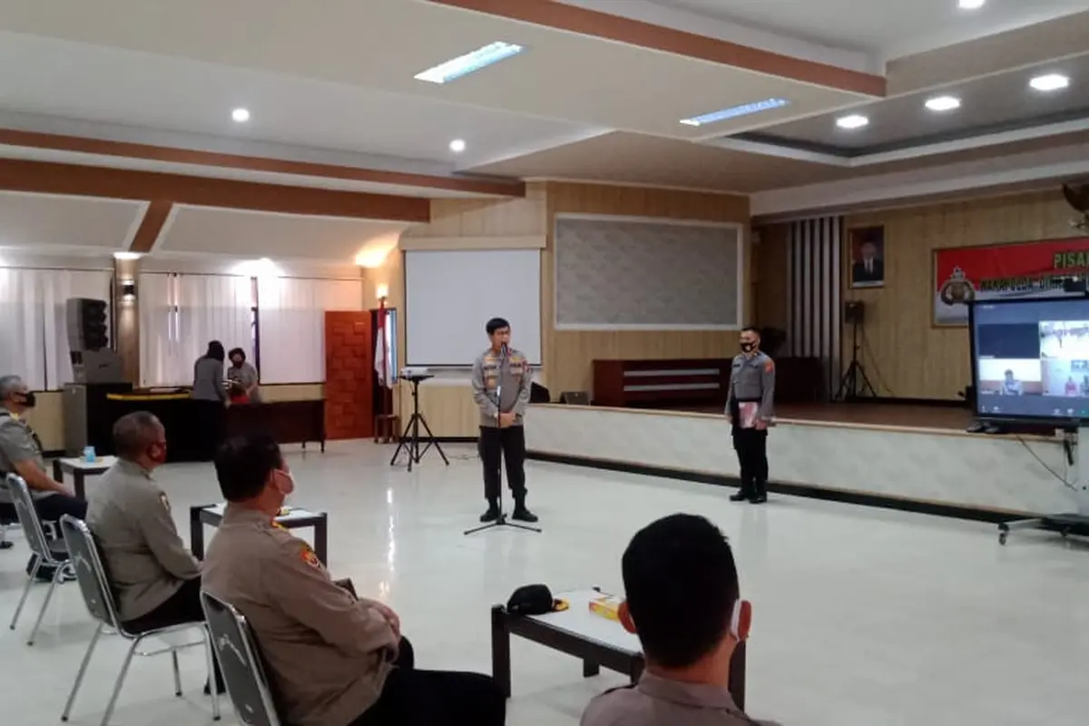 Kapolda Sulut memimpin sertijab Wakapolda, Direskrimsus dan Kapolresta Manado, Selasa (19/05/2020).