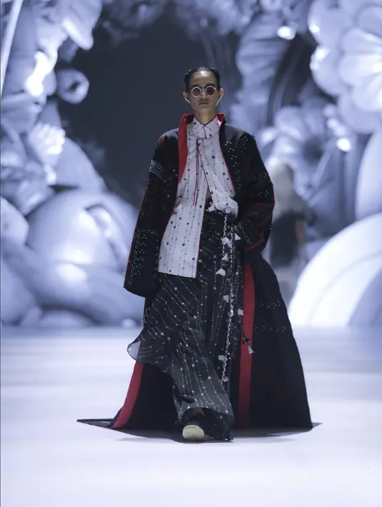 <p>Sebanyak 27 koleksi ditampilkan oleh Sejauh Mata Memandang dalam gelaran penutup, malam puncak Jakarta Fashion Week 2025, Dewi Fashion Knight. [Foto: Fimela/ Daniel Kampua]</p>