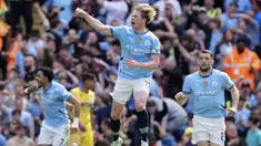 Pemain Manchester City, Kevin De Bruyne melakukan selebrasi setelah mencetak gol ke gawang Leicester dalam laga lanjutan Liga Inggris 2024/2025 di Etihad Stadium, Manchester, Inggris, Sabtu (12/04/2025) waktu setempat. (AP Photo/PA/Martin Rickett)