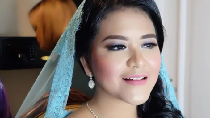 Kahiyang Ayu dalam Balutan Makeup Flawless Pada Acara Adat