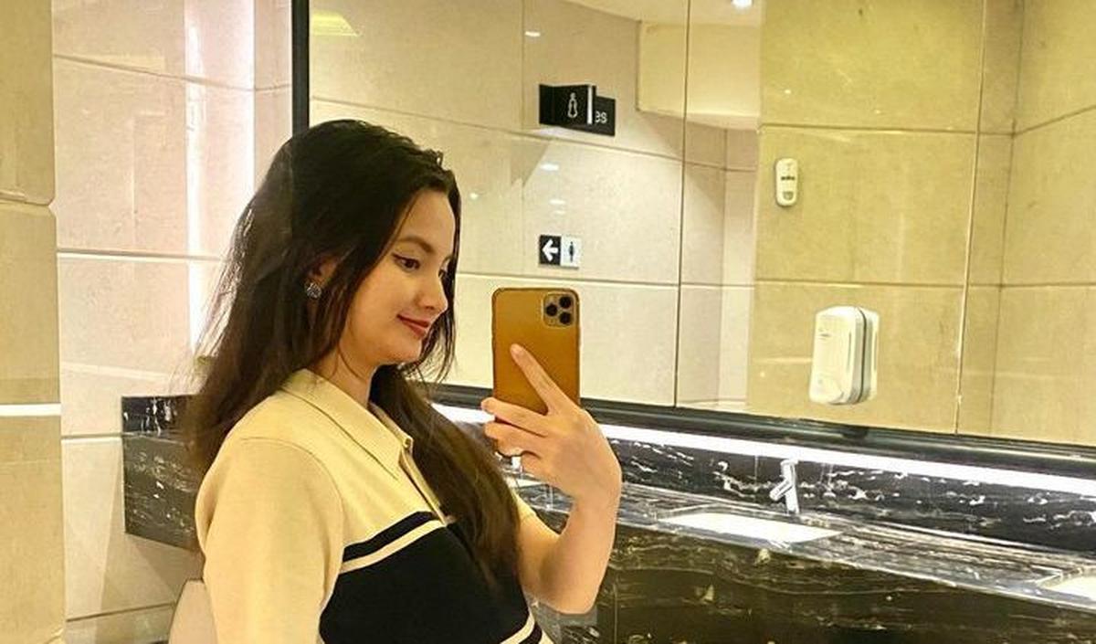 Penampilan Sabrina tak lepas dari perhatian. Potretnya dipuji makin cantik.<br>