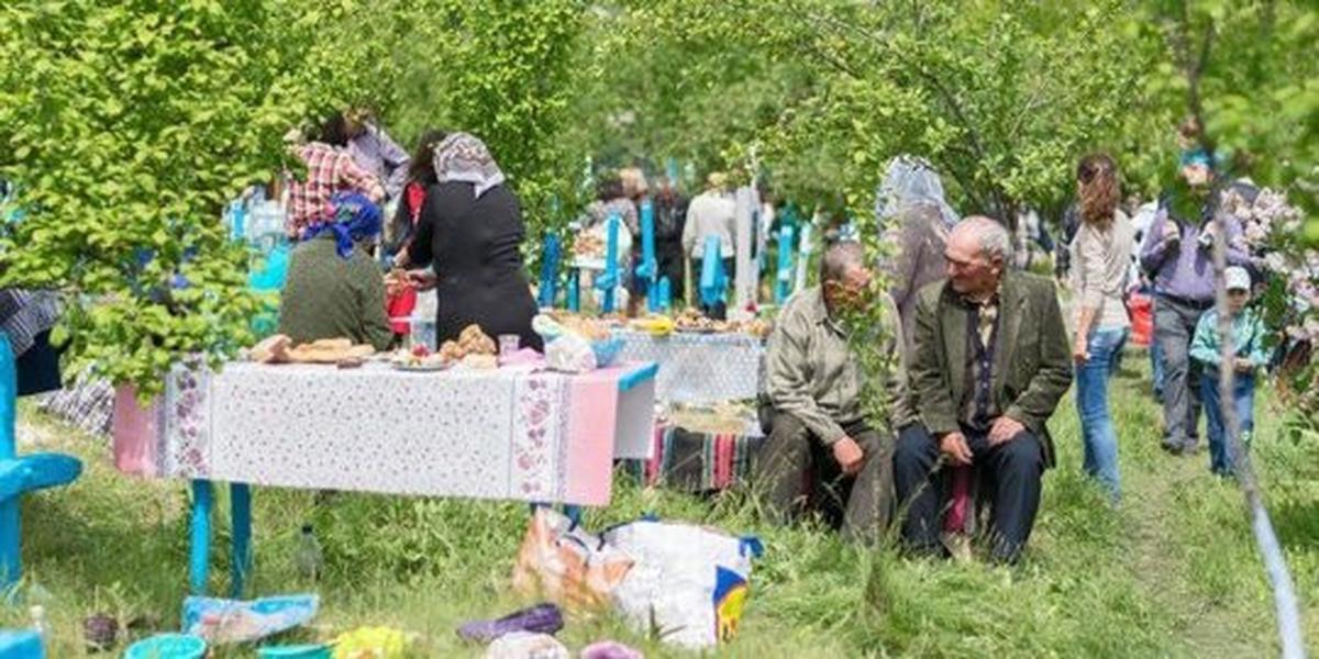 Radonitsa - Ukraina, Belarus, dan Rusia