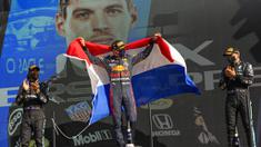 Pebalap Red Bull Max Verstappen tampil memukau usai berhasil meraih kemenangan ketujuh di musim 2021. Verstappen sukses merajai balapan F1 GP Belanda. (Foto: AP/Francisco Seco)