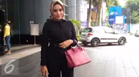 Buka Tutup Hijab, Shinta Bachir Tak Peduli Cibiran Orang