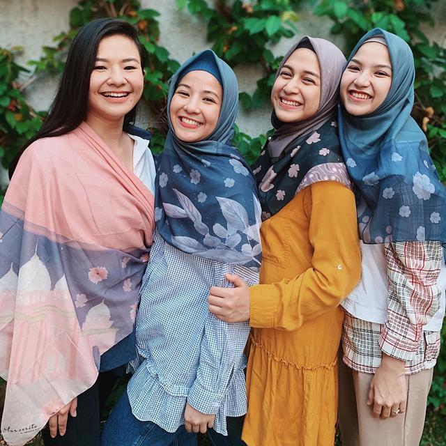 Jadi YouTuber, Ini 7 Momen Kompak Geng Artis The Berempat Aja