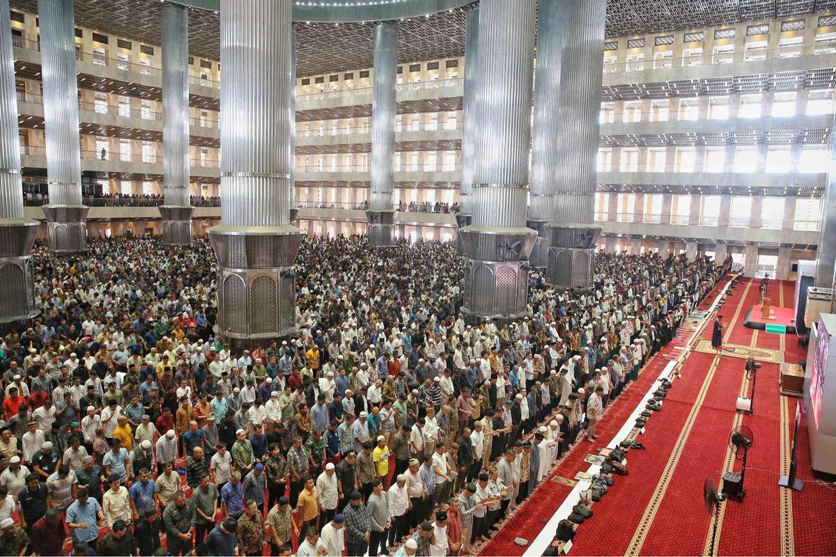 Salat Jumat pertama Ramadan 1446 Hijriah di Masjid Istiqlal