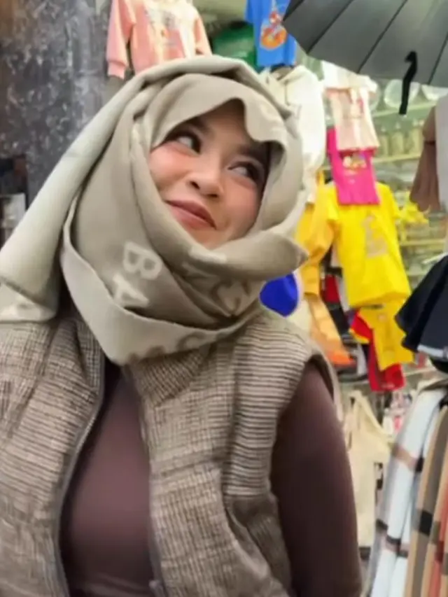 Pesona Mahalini Tiru Gaya Hijab Lawas Putri Delina saat Liburan ke Eropa
