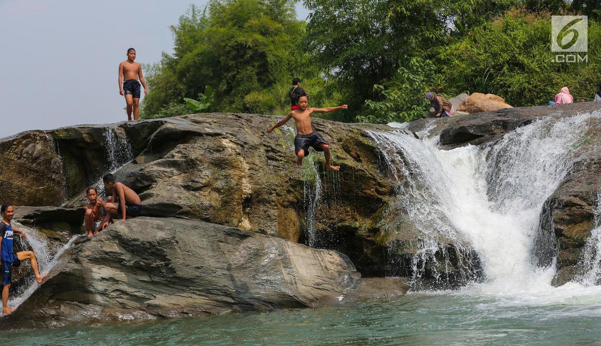Foto Keseruan Anak Anak Berenang Di Aliran Sungai Gunung Sari Bogor News Liputan6 Com