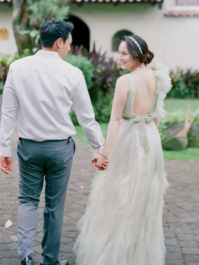 Ini 7 Potret Prewedding Monokrom Chelsea Islan dan Rob Clinton