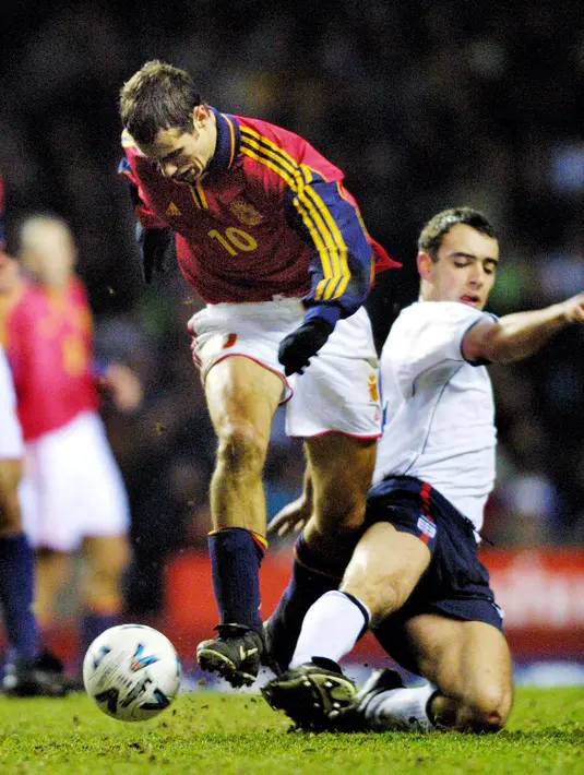 Gavin McCann melakukan debut bersama Timnas Inggris saat melawan Spanyol, 28 Februari 2001. Setelah itu, McCann tidak pernah lagi dipanggil untuk memperkuat Timnas Inggris. (AFP/Adrian Dennis)